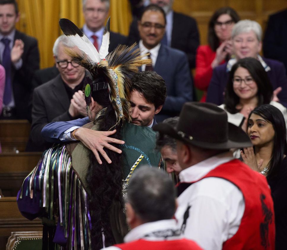 trudeau_hugs_drummer