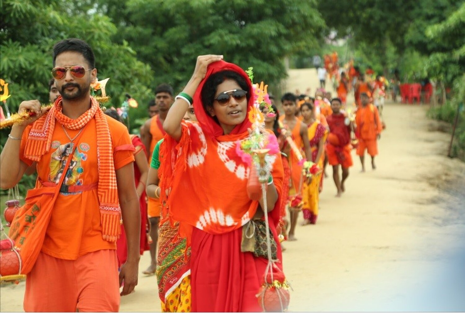 Chandu and Vasanti camouflaging as pilgrims to avoid capture